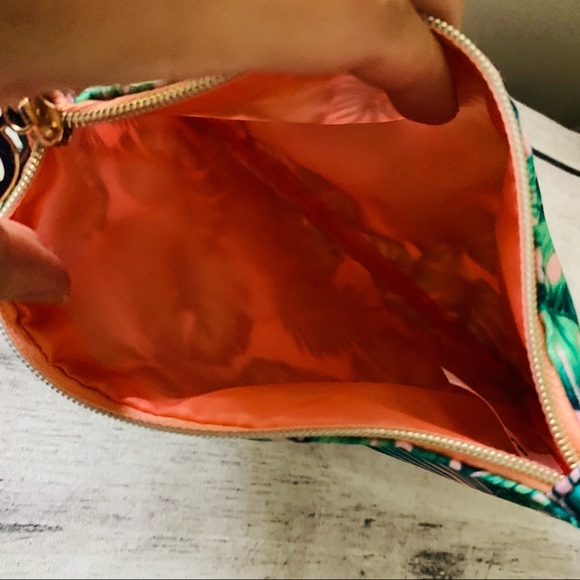 2/10$ 🌹 new IPSY makeup bag - Picture 2 of 2